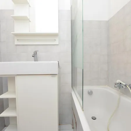 2 Bedroom Front In *